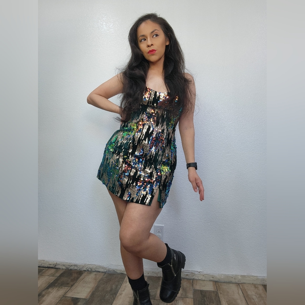Dress - Picture 5 of 10